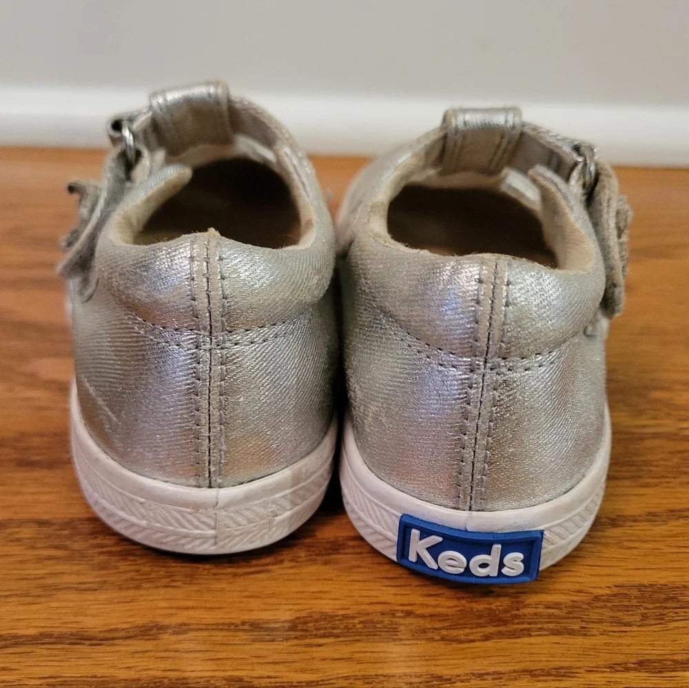 Keds Girls Daphne T-Strap Mary Jane Shoes Hook Loop Silver Leather Toddler Sz 7